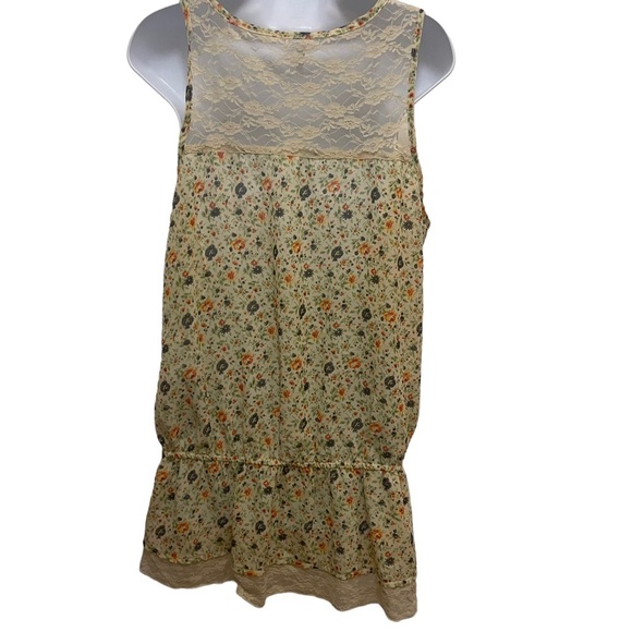 Lilly Lou Floral Designed Top Size Large - Picture 8 of 8